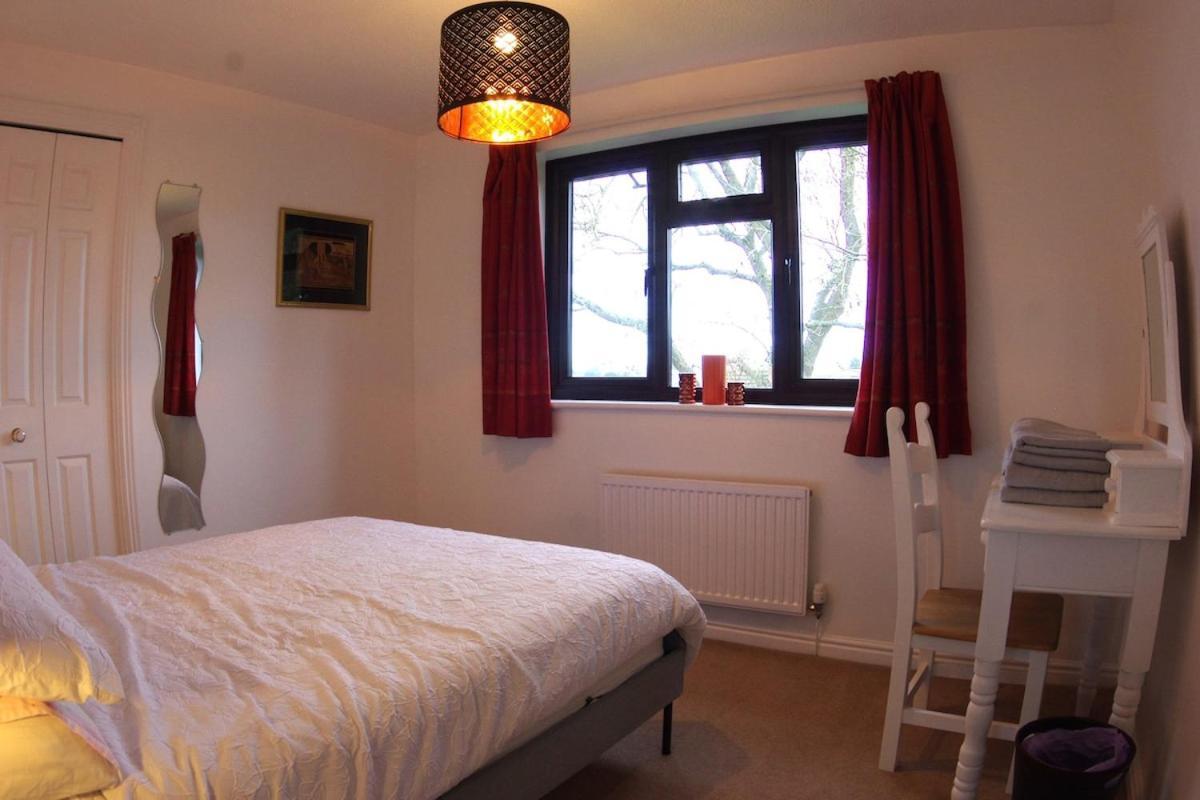 Modern Detached Family With Off-road Parking * Cheltenham